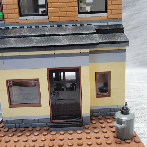 Lego Creator 10246 Detective's Office - Picture 14 of 16
